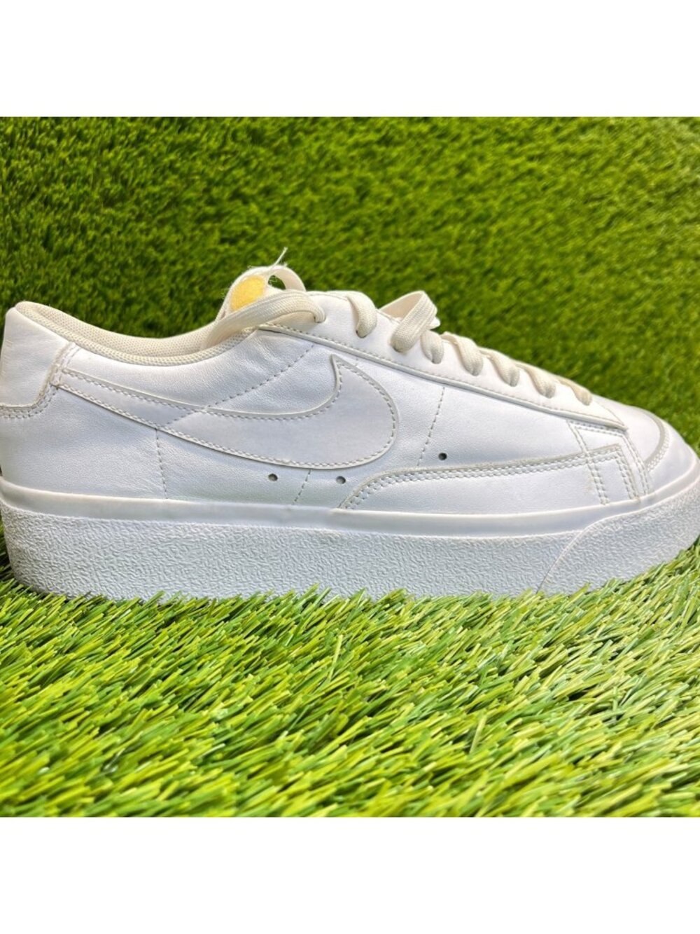 Nike‎ Blazer Low Platform Womens Size 10 White Athletic Lifestyle Shoes Sneakers